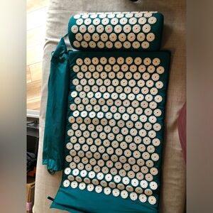 NWOT Crane Accupressure Mat with carry case